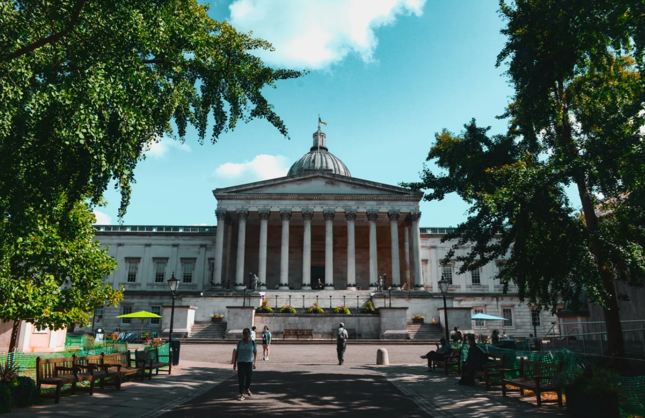 未来10年，英国留学这5类专业爆火，就业前景超好！最后一个有点意外...