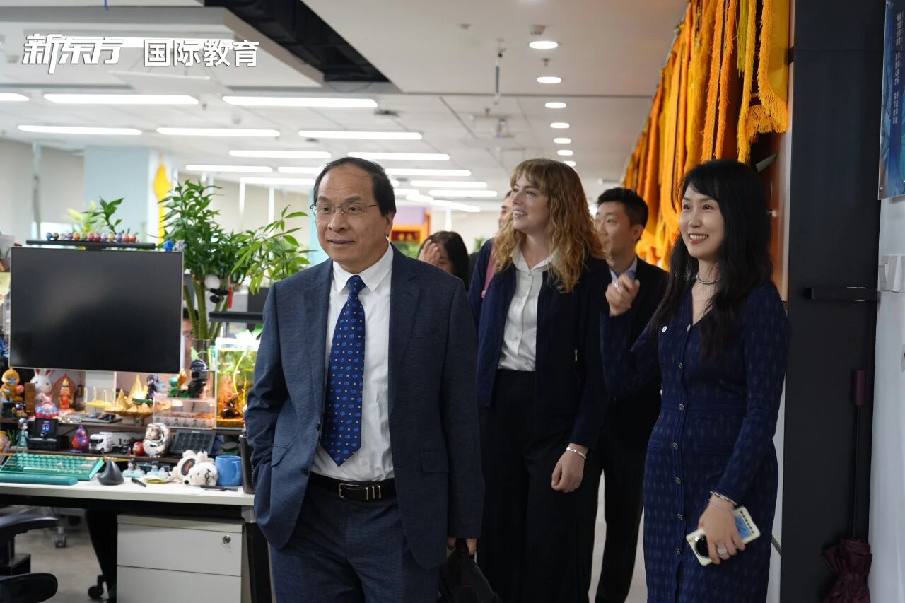 利兹大学常务副校长到访新东方总部 共话英国留学新趋势与合作新机遇
