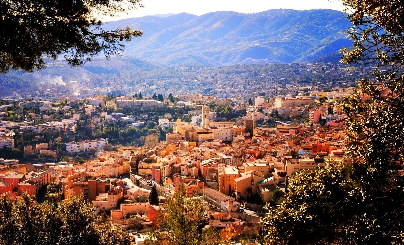 法国香水小镇探秘！艺术留学的浪漫体验