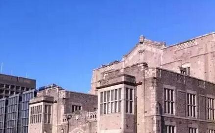 加拿大大学的地方化