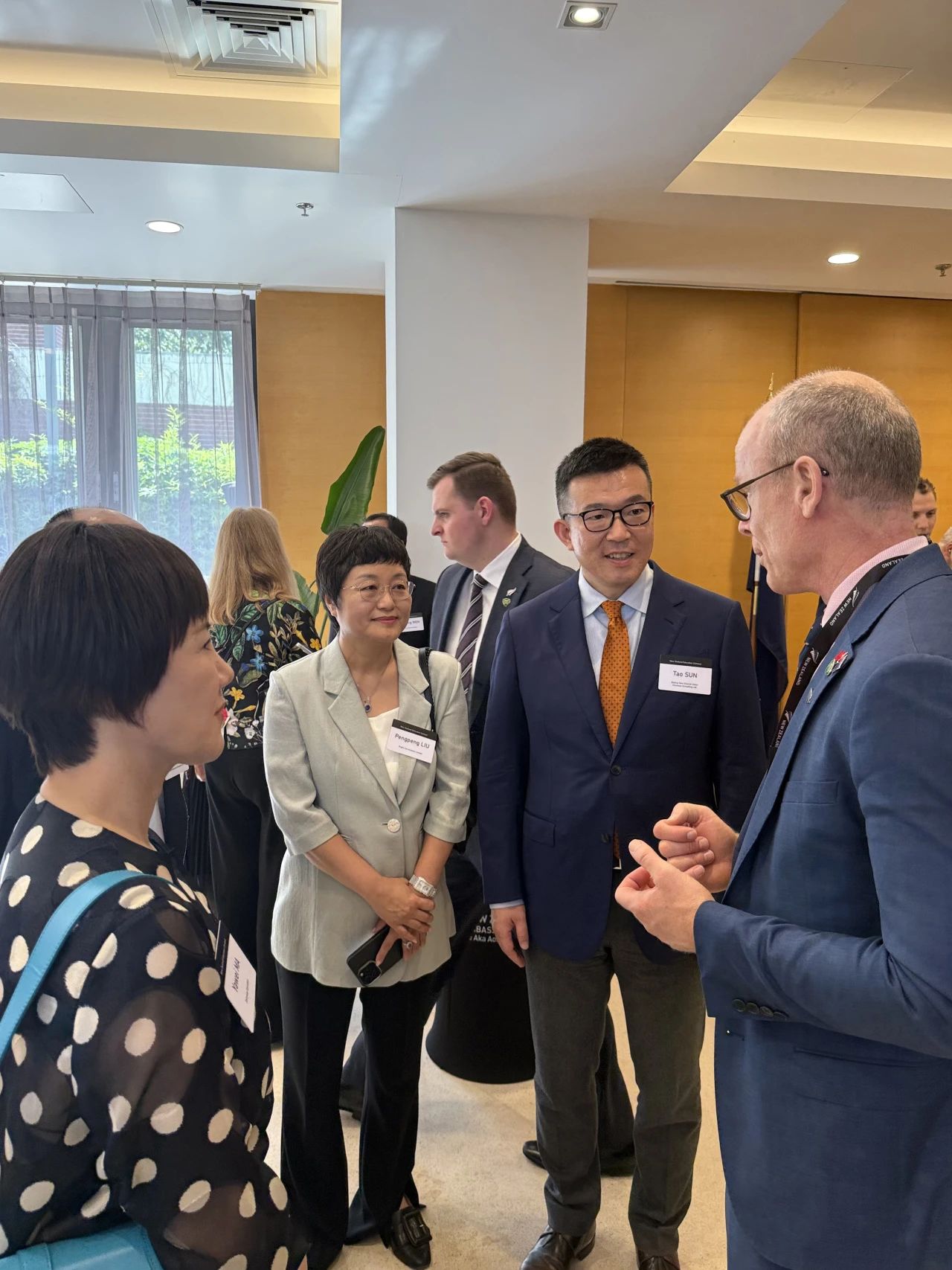 新西兰总理访华，前途出国总裁孙涛受邀出席新西兰驻华大使馆活动