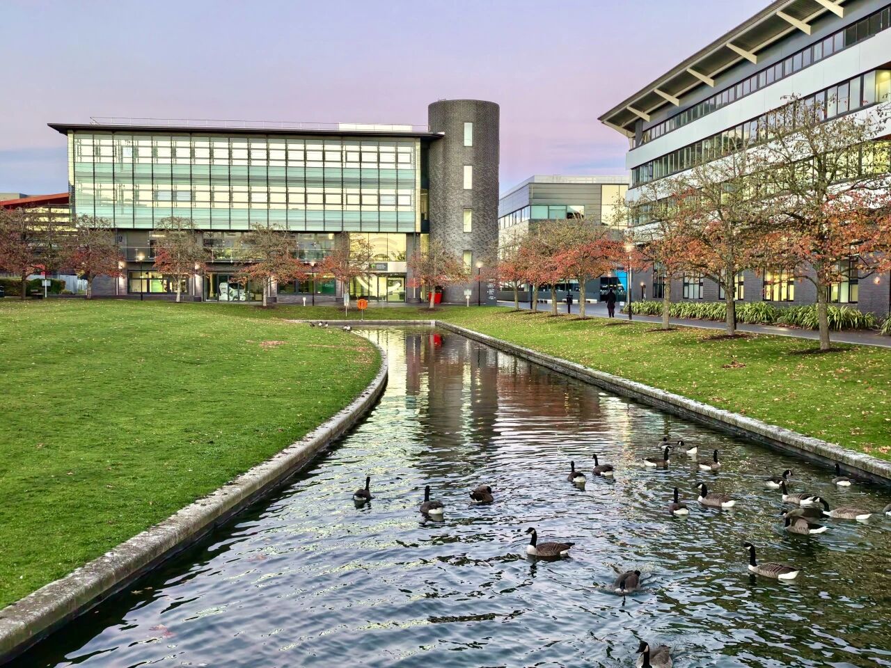 新东方前途出国与英国华威大学达成正式合作