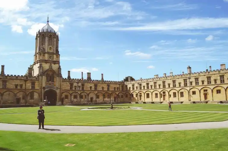 英国顶尖经济学府CUG排名深度解读，新东方前途出国用数据助力决胜申请