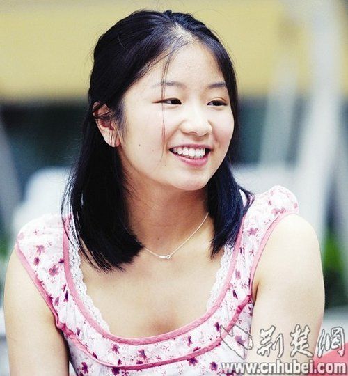 图为：Jenna已经长成亭亭玉立的大姑娘