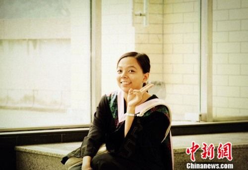 即将赴英国华威大学攻读英语教育专业硕士学位的李晨曦说，长期在英语环境中生活，很多思维习惯会受引英语文化氛围影响。