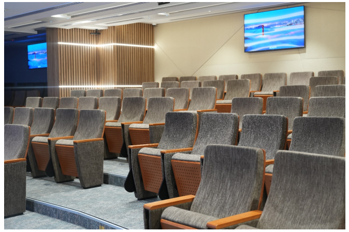 【中东留学】世界首所纯AI大学深度解析：全奖+高薪+永居的留学新选择