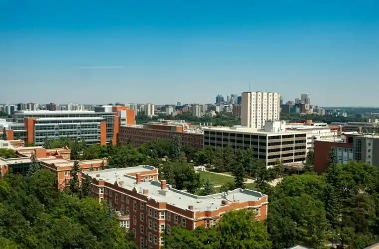 阿尔伯塔大学世界排名亮眼，埃德蒙顿气候虽冷，这些优势更值得关注