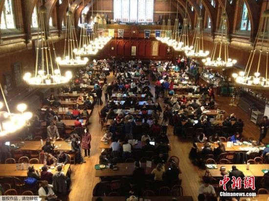  图为哈佛大学校园。