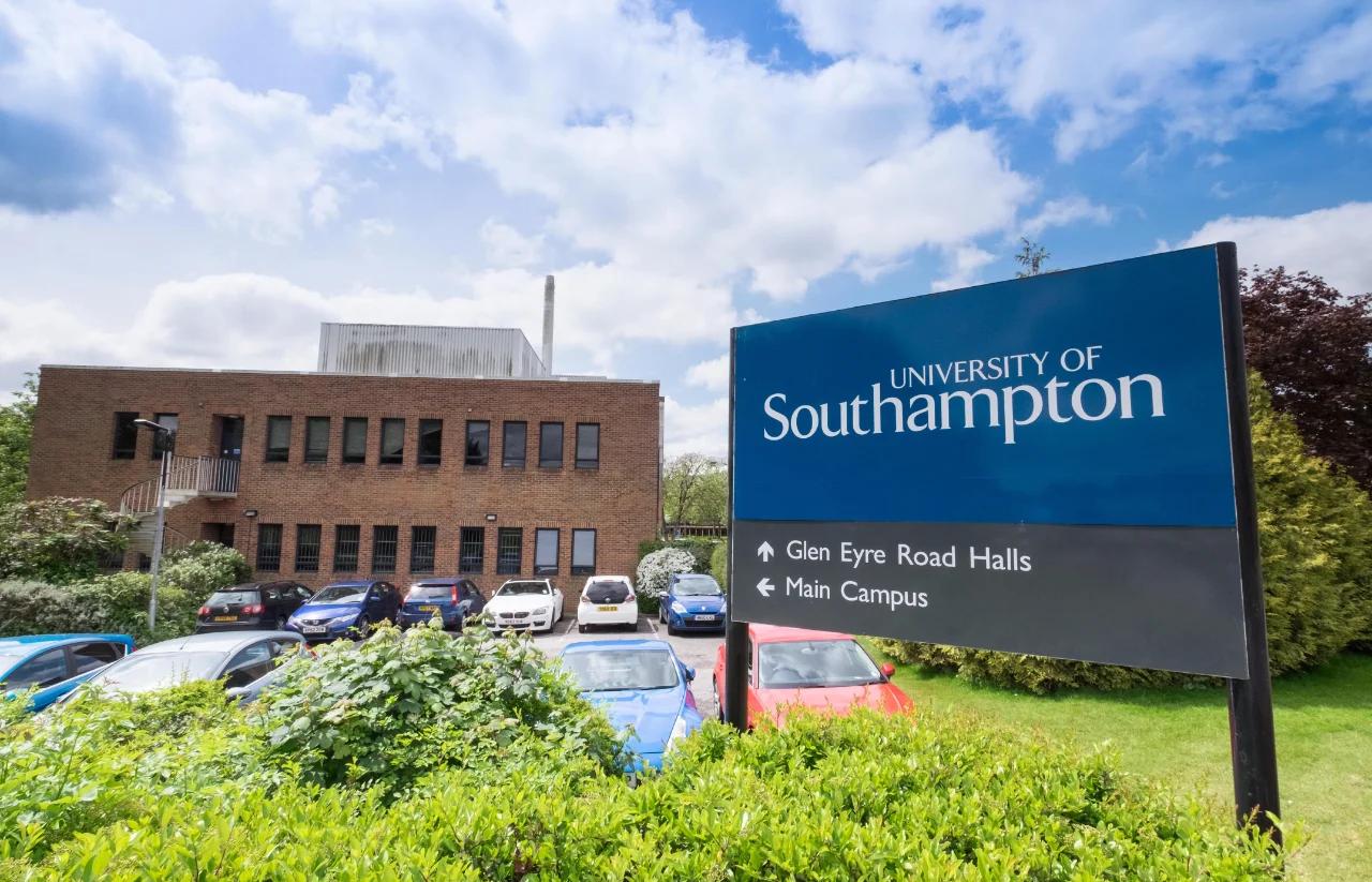 英国大学悄悄“降门槛”，利兹、南安List放宽，双非春天？