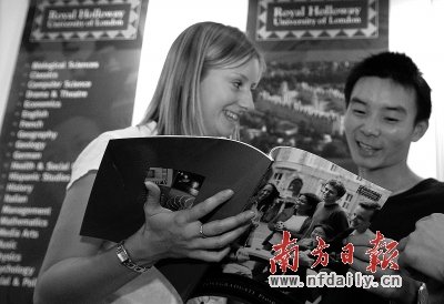 面对留学热浪 国内中学“纠结”到“力挺”