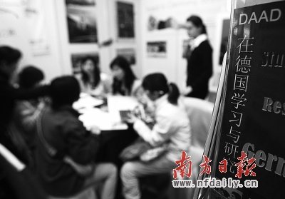 面对留学热浪 国内中学“纠结”到“力挺”