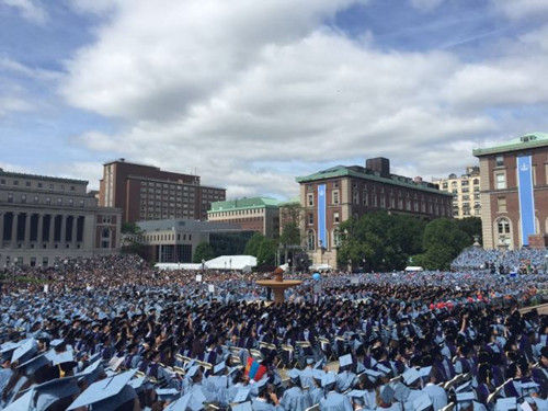 万余毕业生出席哥大毕业礼。(美国《世界日报》/哥大毕业生提供)