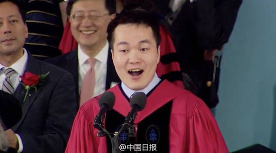中国留学生首登哈佛大学毕业典礼演讲台