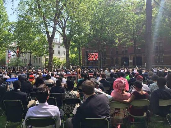 中国留学生首登哈佛大学毕业典礼演讲台