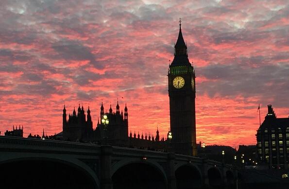 英国留学学费和生活费新政深度解析