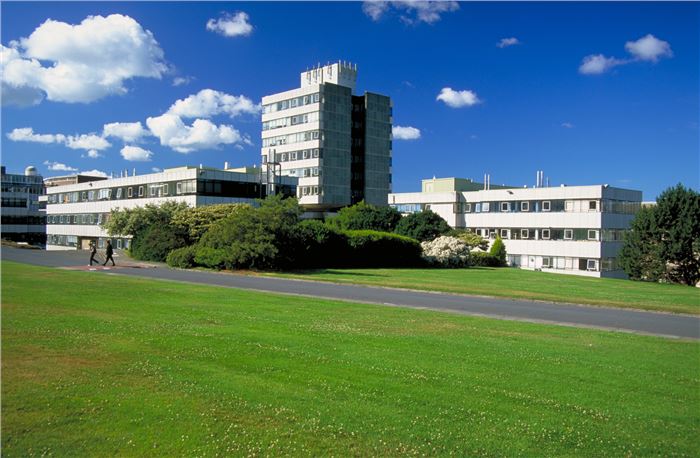 亚伯大学商学院硕士课程雅思降分 从6.5降低到6.0