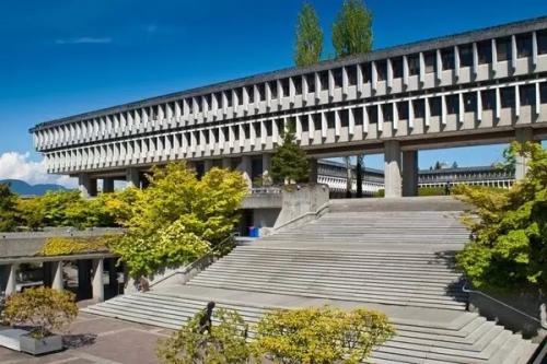 西蒙菲沙大学.jpg