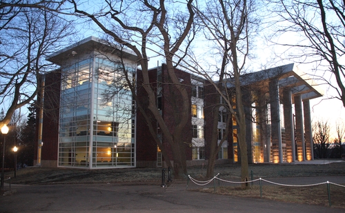 英国经济学专业排前10的大学是哪些？附申请要求！