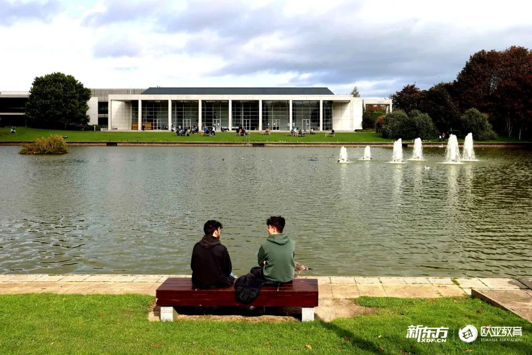 历史与现代融合的学府：都柏林大学