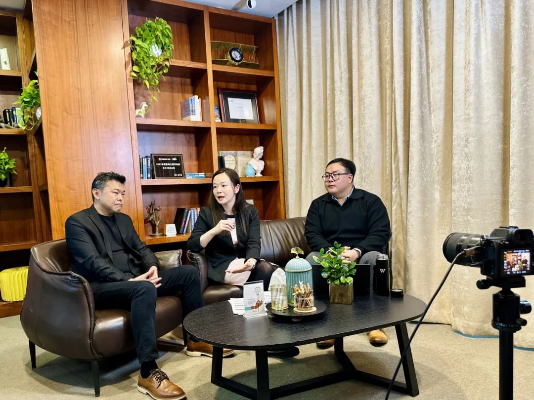 《2024中国留学生美国就业白皮书》正式发布！经济转型时代，AI驱动留学生就业新机遇