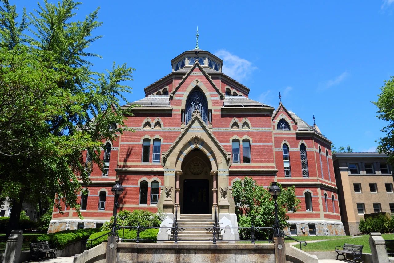 布朗大学考虑取消ED?到底如何维持招生的公平性和多样性?