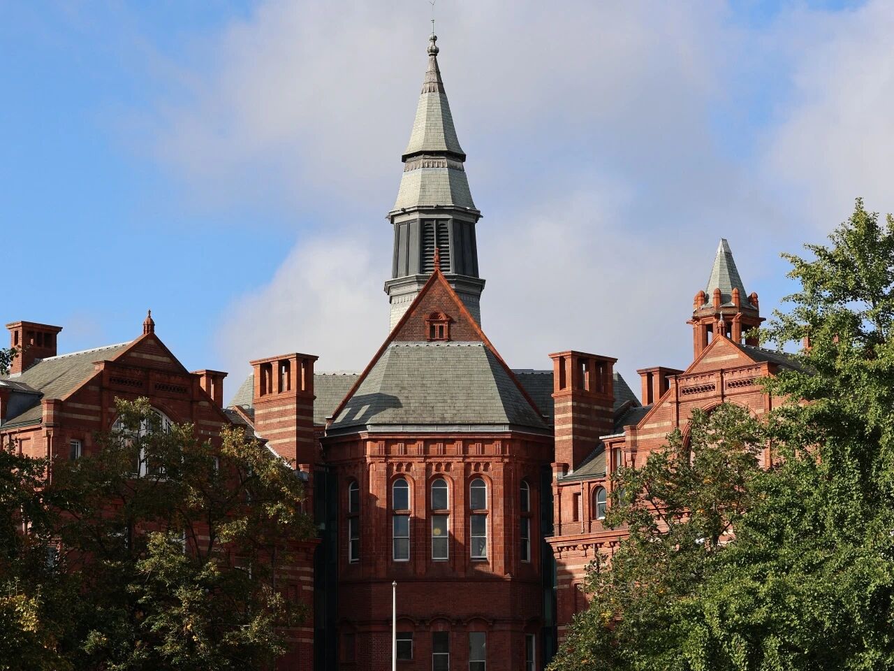 2026年度最受雇主青睐的大学排名，这所学校回归榜首！