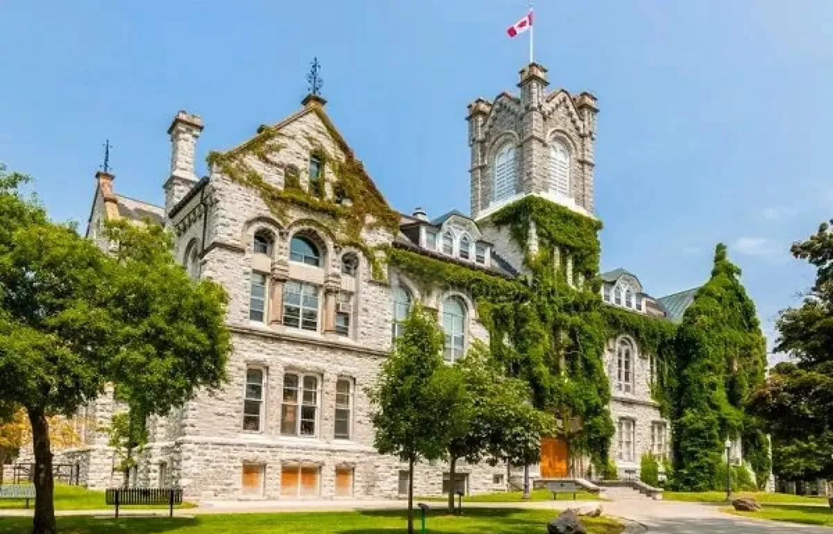 解密加拿大女王大学：“贵族”标签下的公立实力与留学价值 