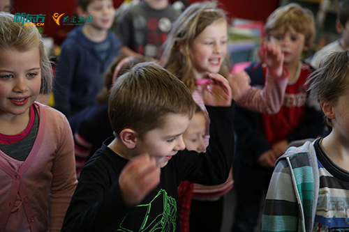 低龄留学怕“放羊”？新东方菁英中小学规划，家长躺平也安心！