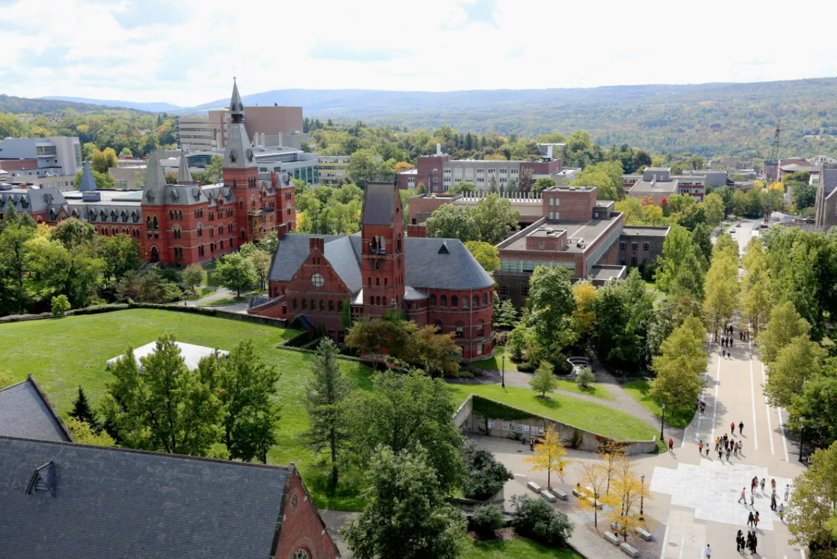 明明是美国最“村”的两所大学，却被中国留学生挤爆...