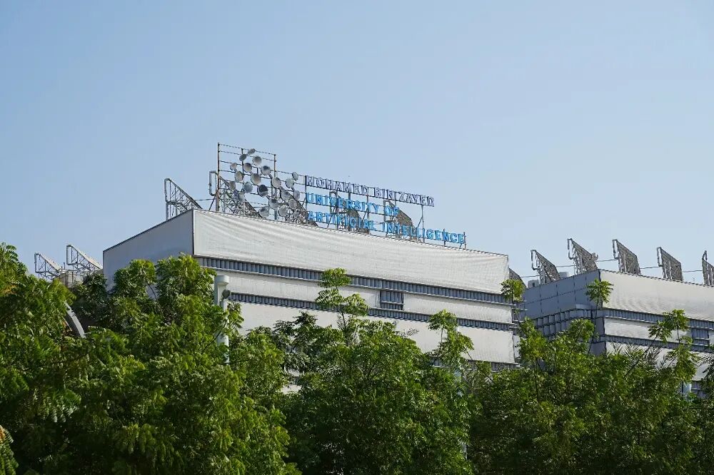 【中东留学】世界首所纯AI大学深度解析：全奖+高薪+永居的留学新选择