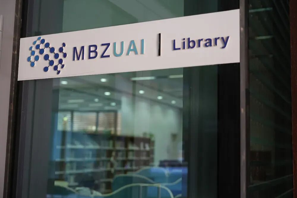 【中东留学】世界首所纯AI大学深度解析：全奖+高薪+永居的留学新选择