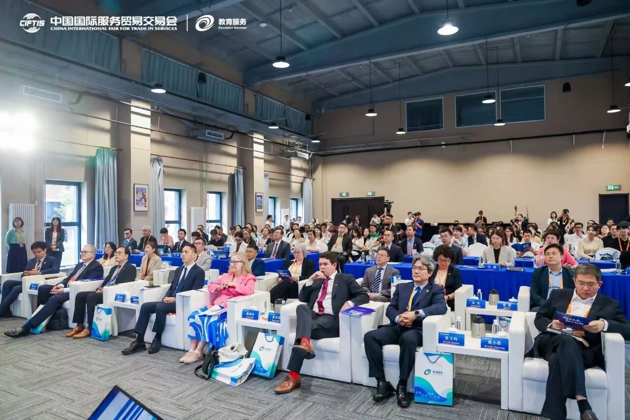 新东方前途出国亮相2025服贸会，解锁国际化人才培养新路径